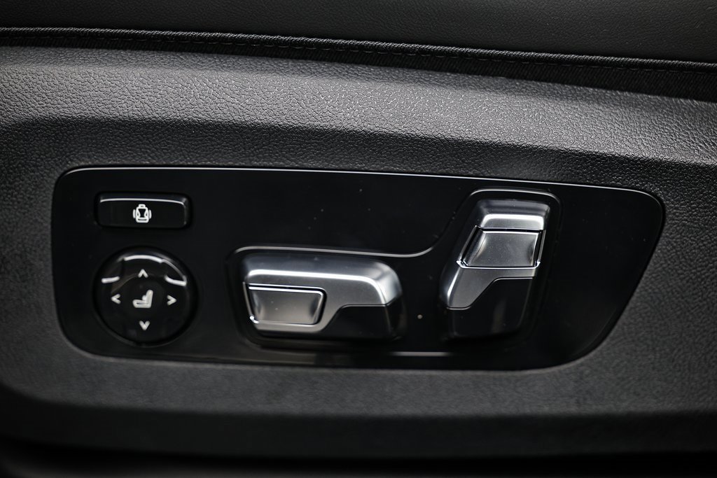 New 2026 BMW X5 M60i w/ Climate Comfort Package image 24