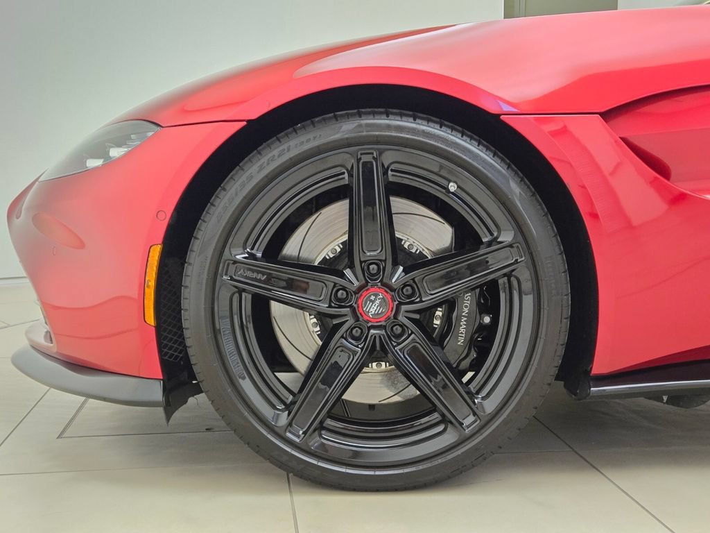 Used 2023 Aston Martin V8 Vantage Coupe RWD image 13