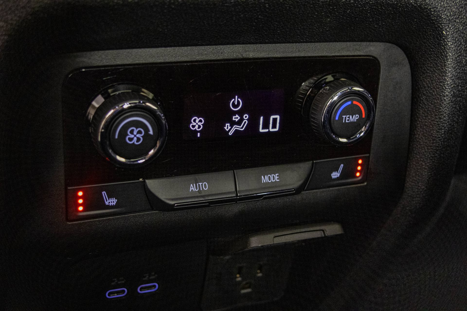 Used 2024 Chevrolet Traverse RS FWD image 44