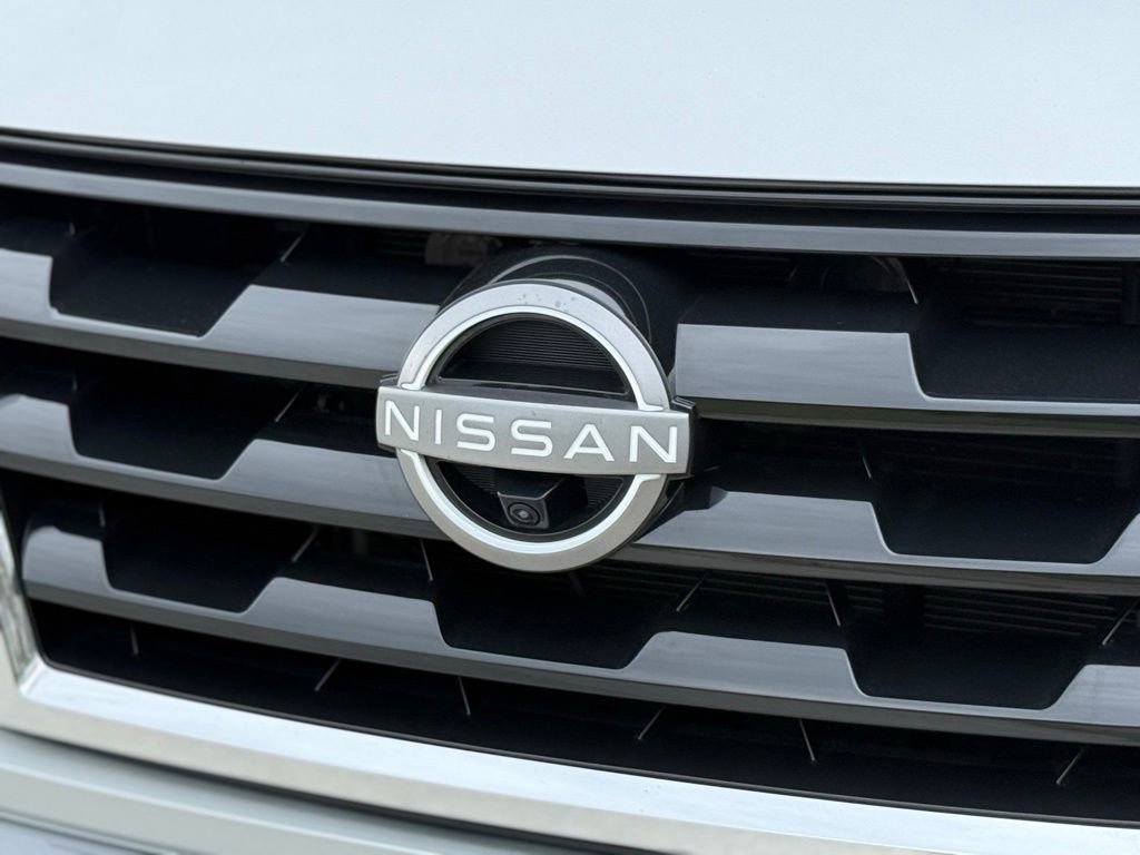 Used 2024 Nissan Armada SL w/ Captain's Chairs Package image 10