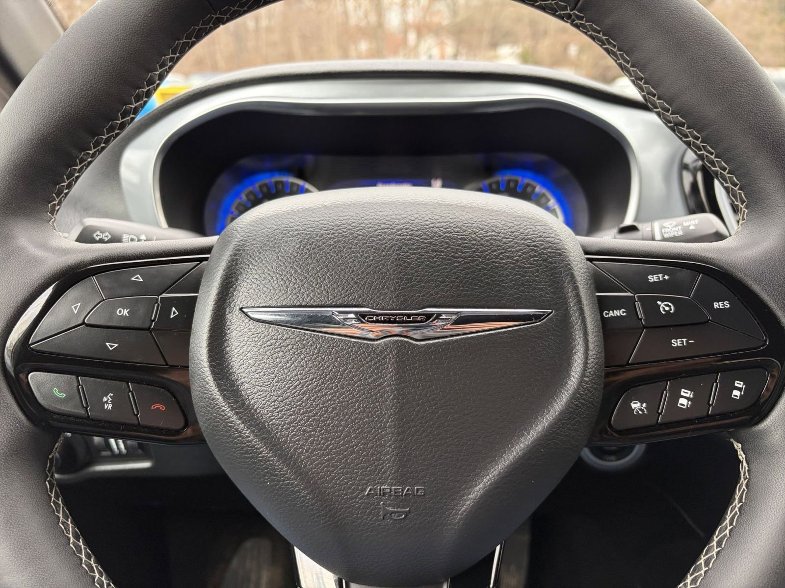 Used 2025 Chrysler Pacifica Limited image 30