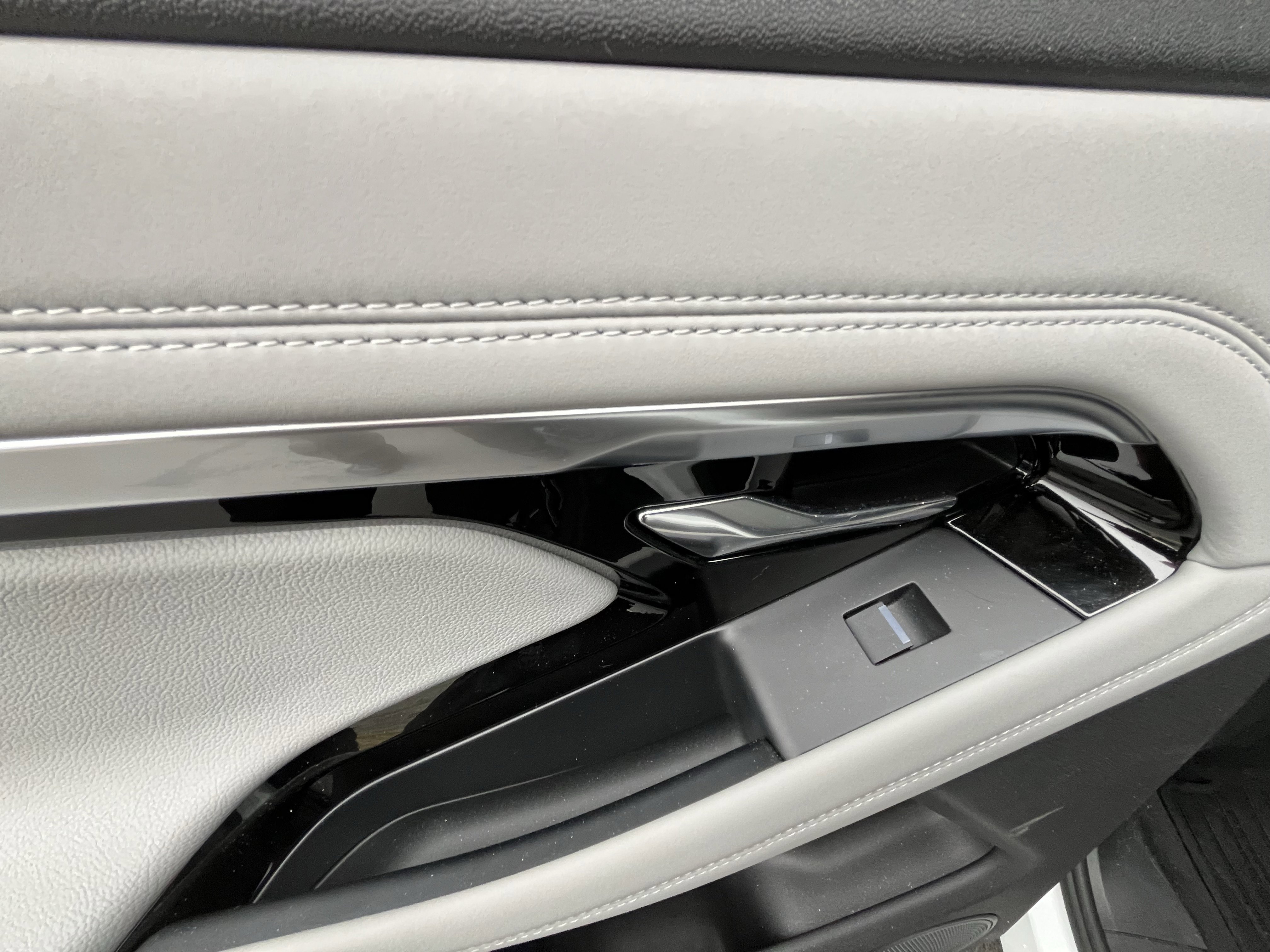 Certified 2023 Land Rover Range Rover Evoque R-Dynamic SE image 28