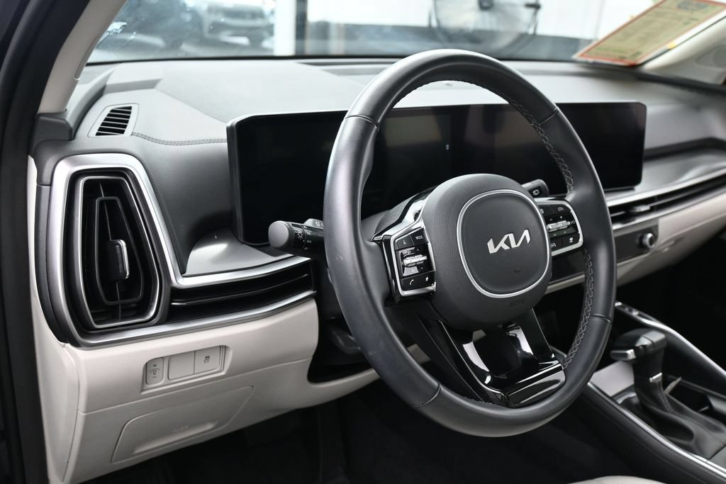 Used 2025 Kia Sorento S w/ Panoramic Sunroof Package FWD image 15