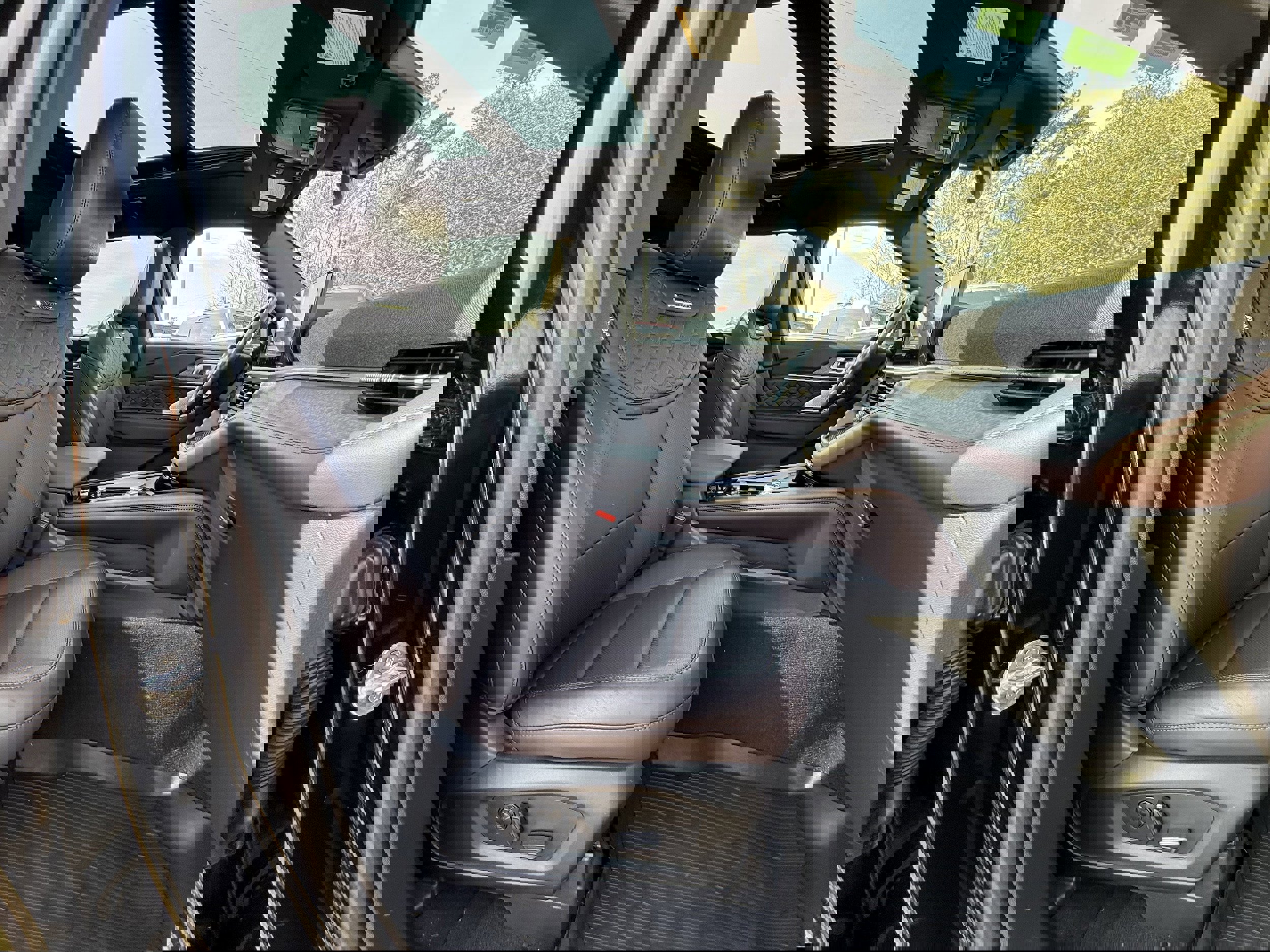 Used 2025 Ford Explorer Platinum w/ Ultimate Package image 10