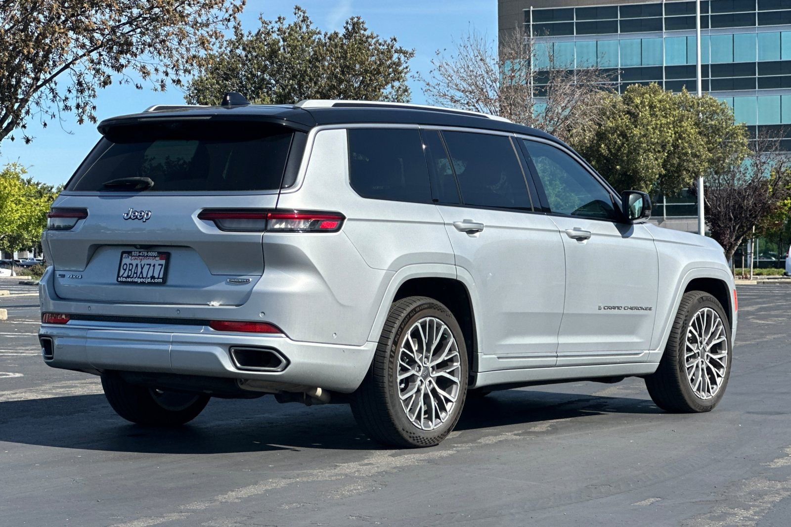 Used 2022 Jeep Grand Cherokee L Summit AWD/4WD image 4