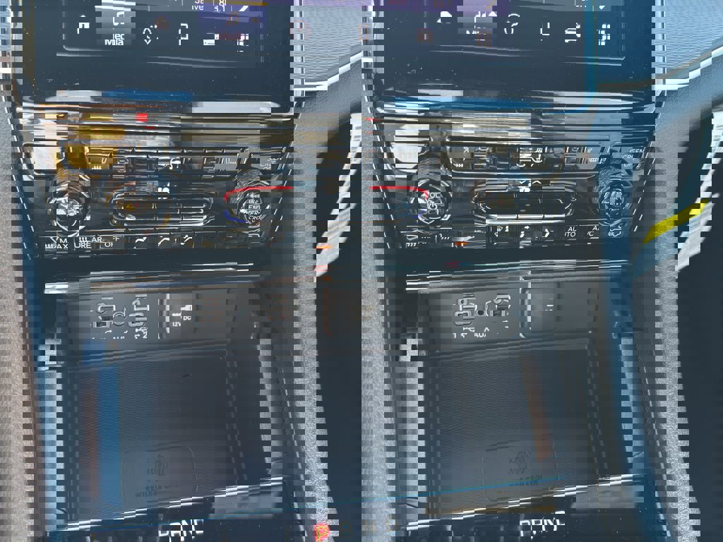 New 2025 Jeep Grand Cherokee Altitude image 18