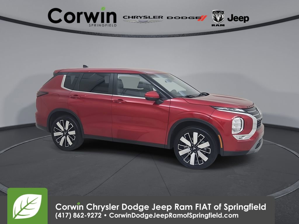 Used 2025 Mitsubishi Outlander SE image 1