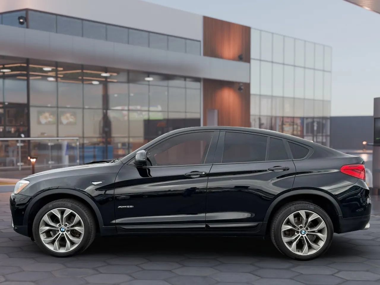 Used 2018 BMW X4 xDrive28i image 5