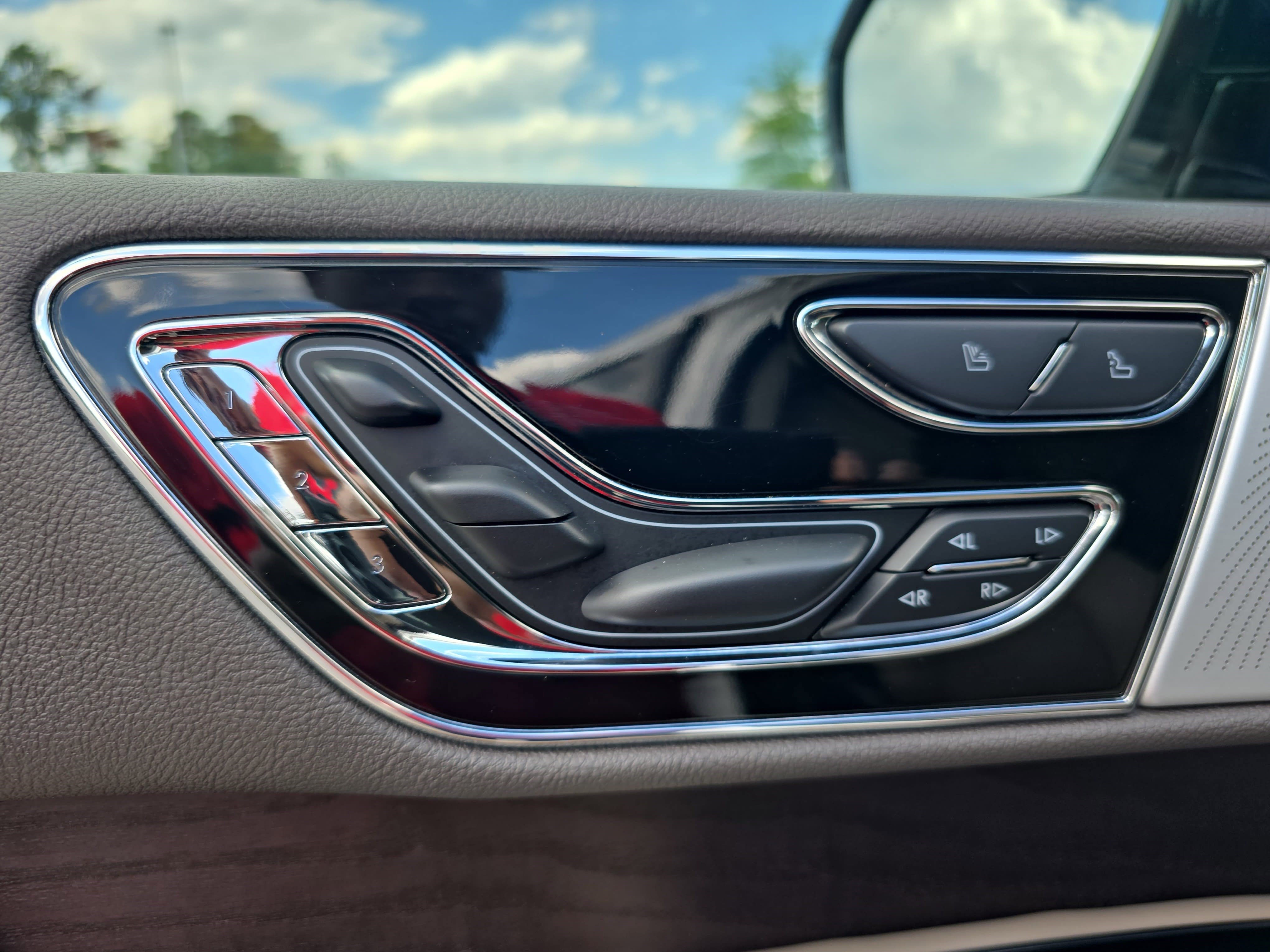 Certified 2024 Lincoln Navigator L Reserve AWD/4WD image 29