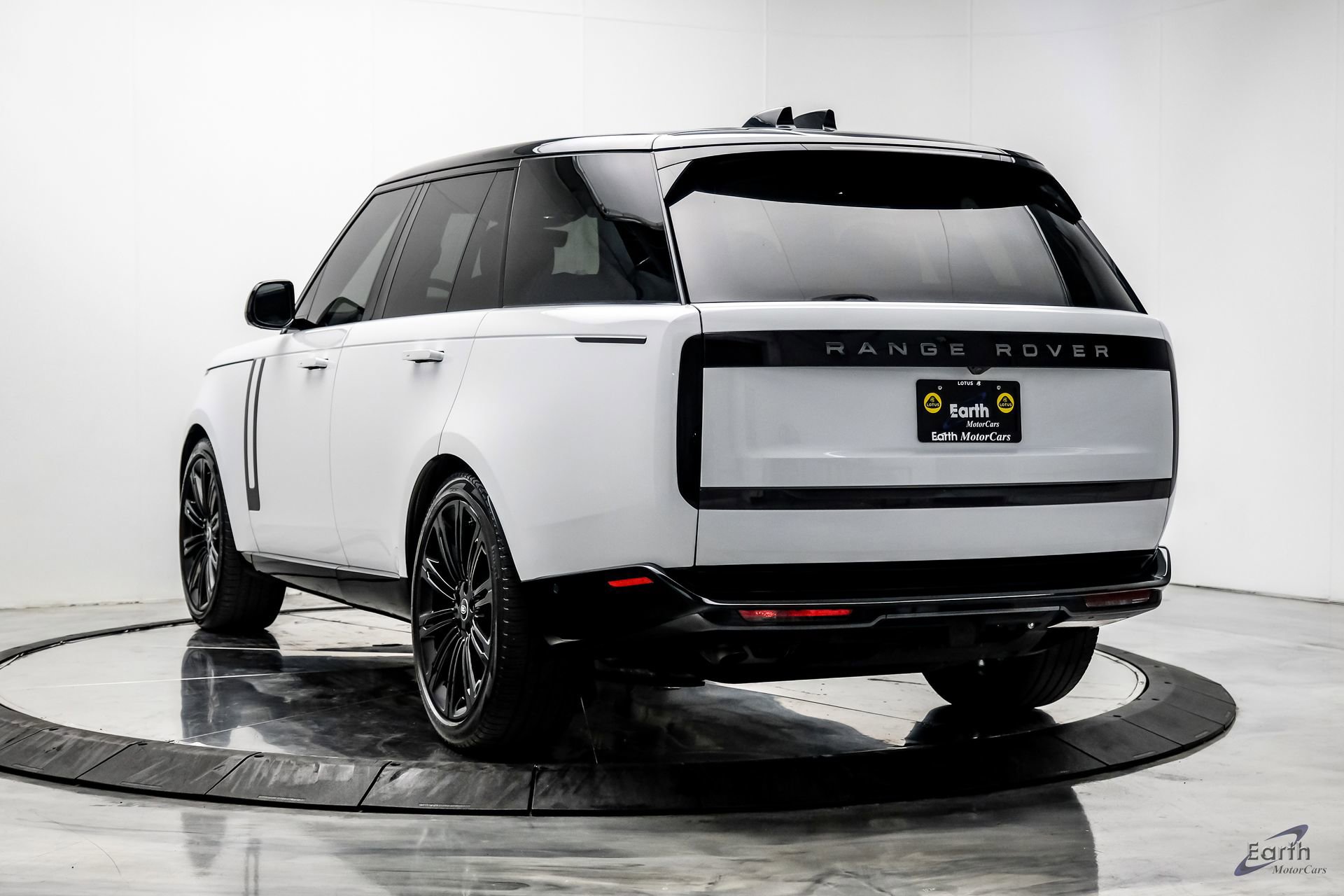 Used 2024 Land Rover Range Rover SE AWD/4WD image 11