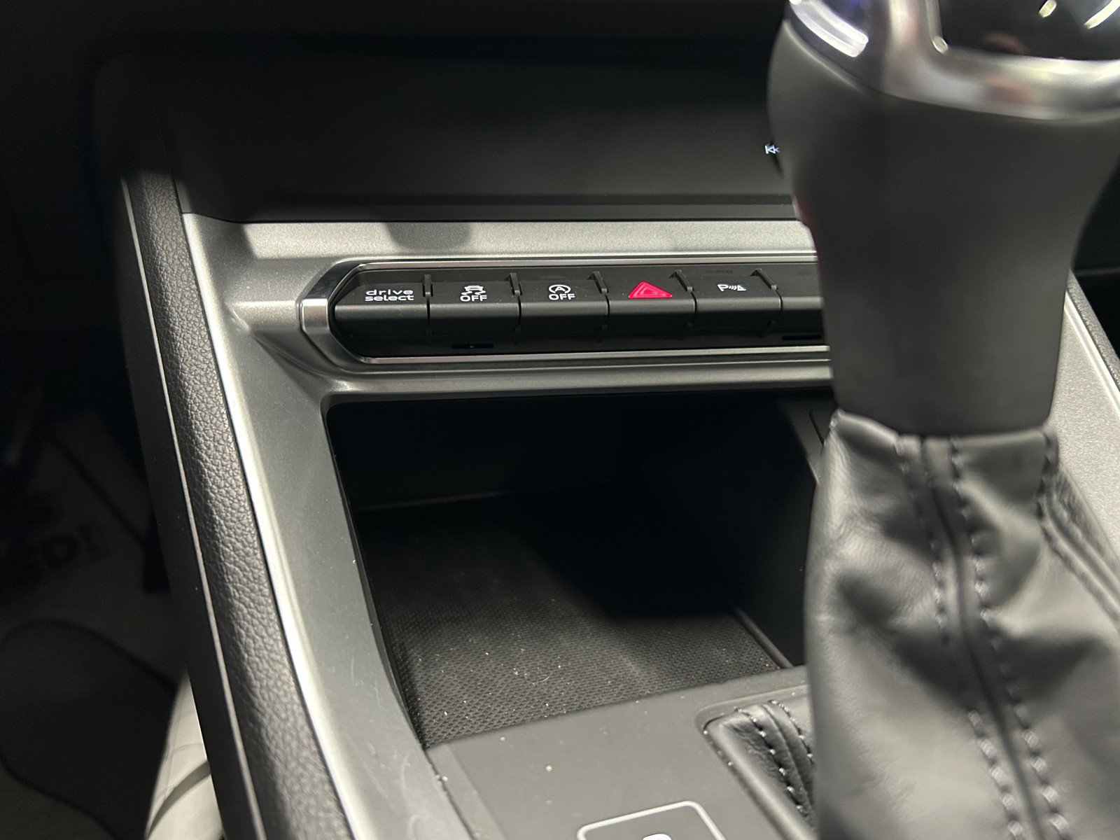 Used 2025 Audi Q3 2.0T Premium image 32