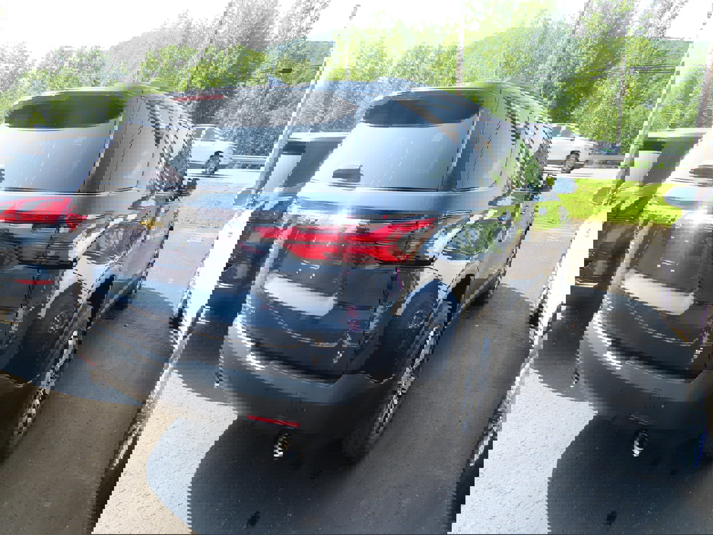 Used 2022 Chevrolet Traverse LT w/ LT Premium Package image 6