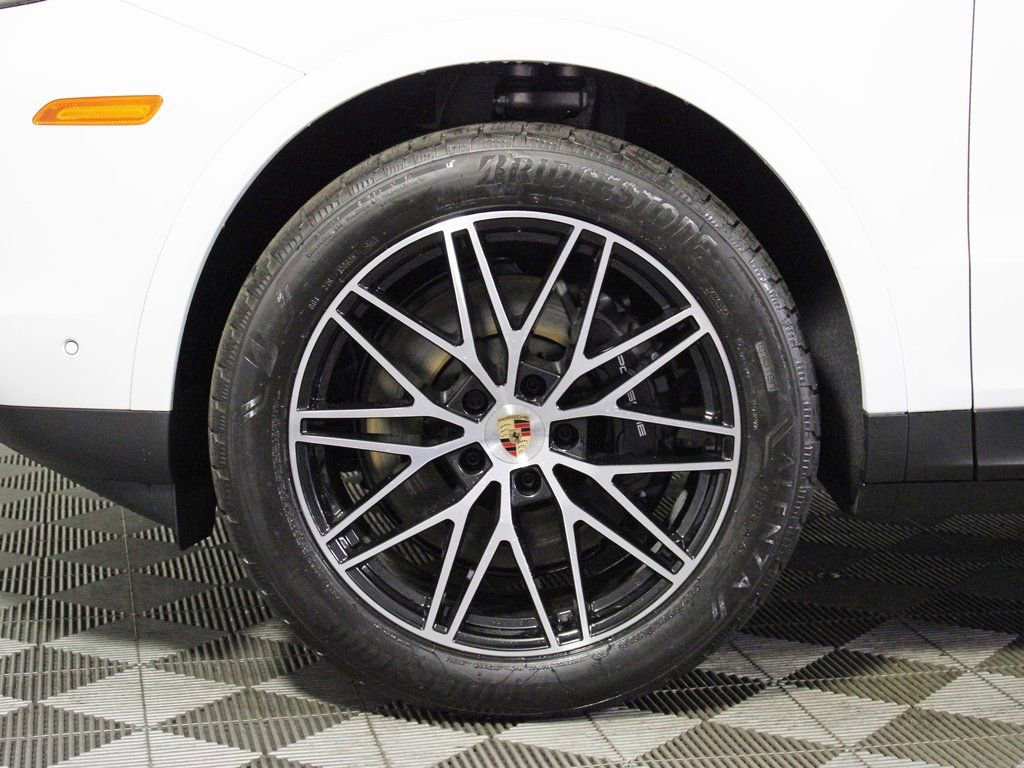 Certified 2025 Porsche Cayenne image 37