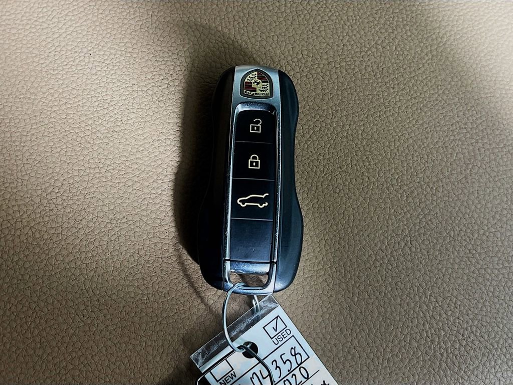 Used 2020 Porsche Cayenne AWD/4WD image 33