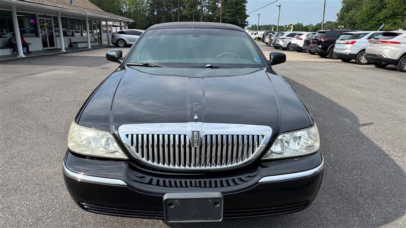 Used 2008 Lincoln Town Car Executive RWD image 21