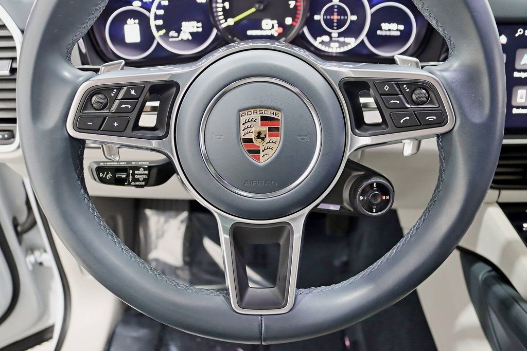 Used 2023 Porsche Cayenne image 16