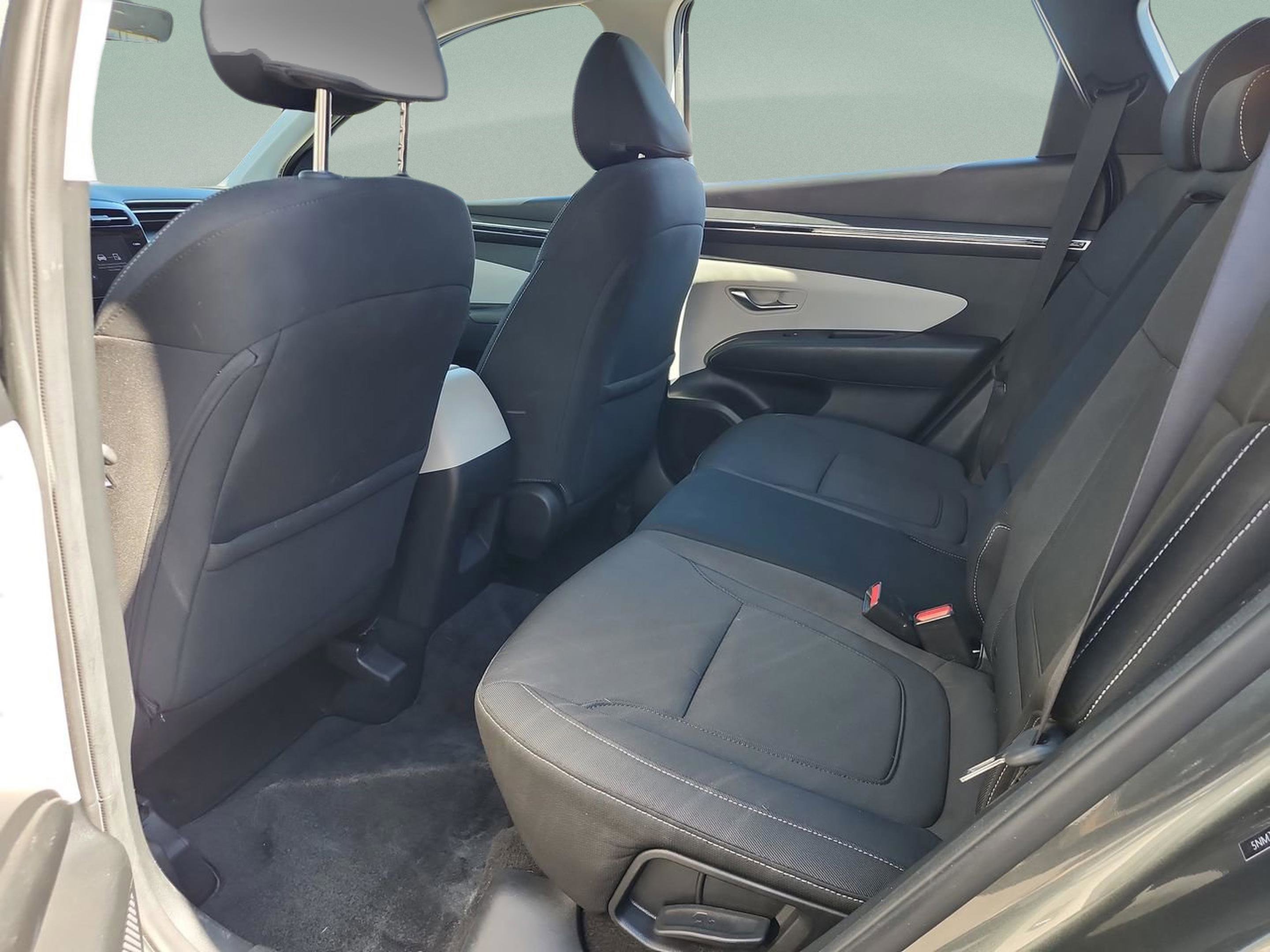 Used 2022 Hyundai Tucson SE image 16