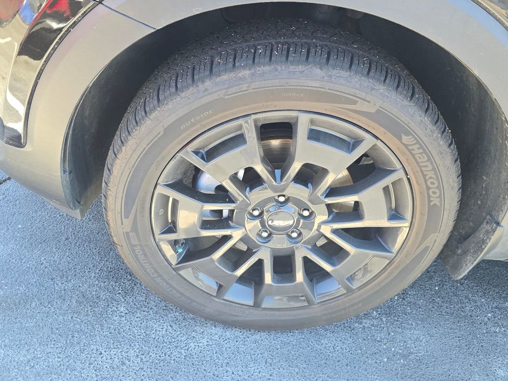 Used 2022 Kia Telluride SX w/ SX Prestige Package image 10