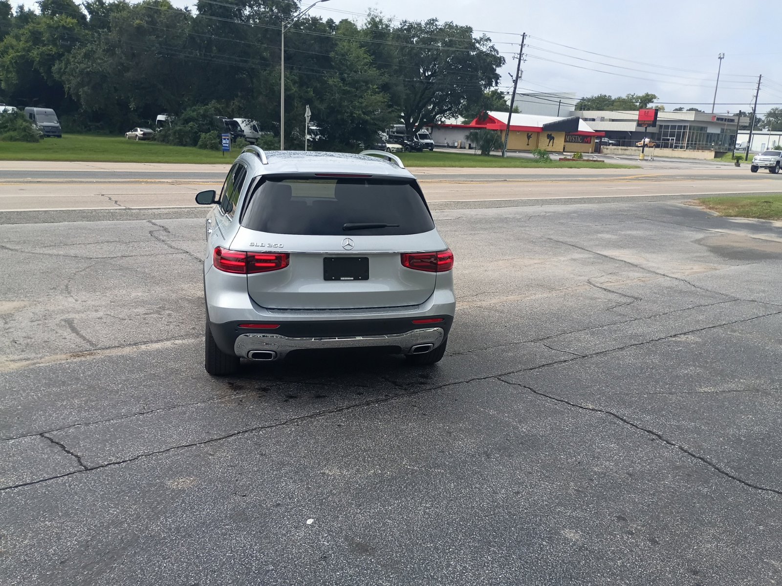 Certified 2025 Mercedes-Benz GLB 250 image 3