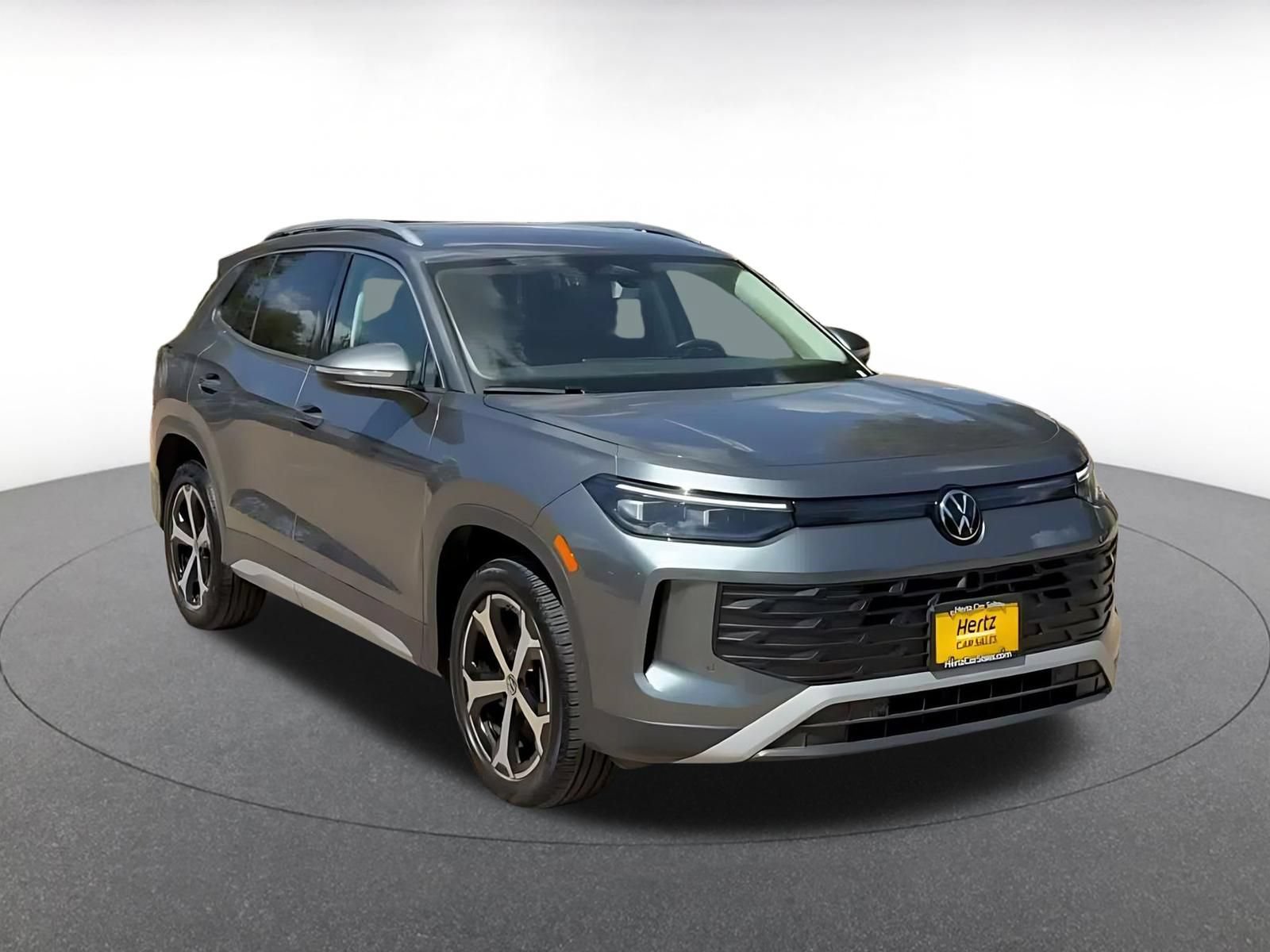 Used 2026 Volkswagen Tiguan SE AWD/4WD image 3