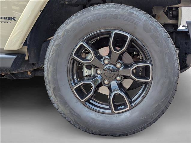 Used 2018 Jeep Wrangler Unlimited Sahara AWD/4WD image 22