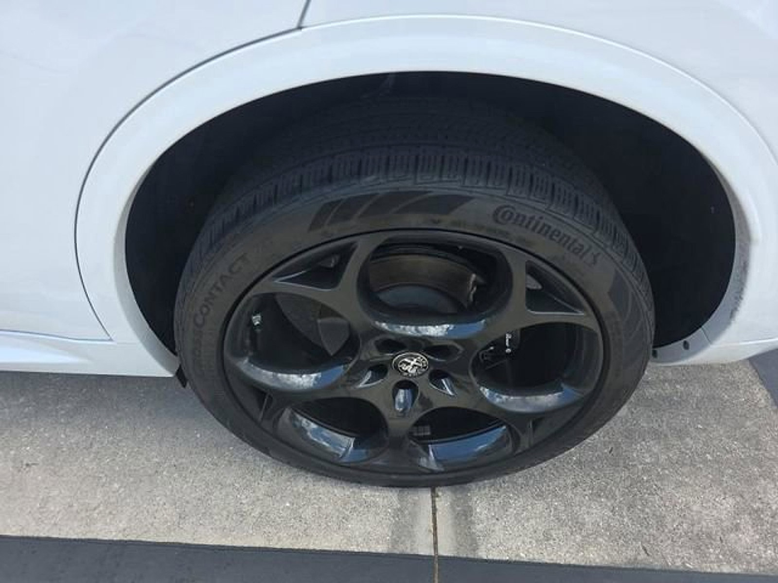 Used 2023 Alfa Romeo Stelvio Estrema image 21