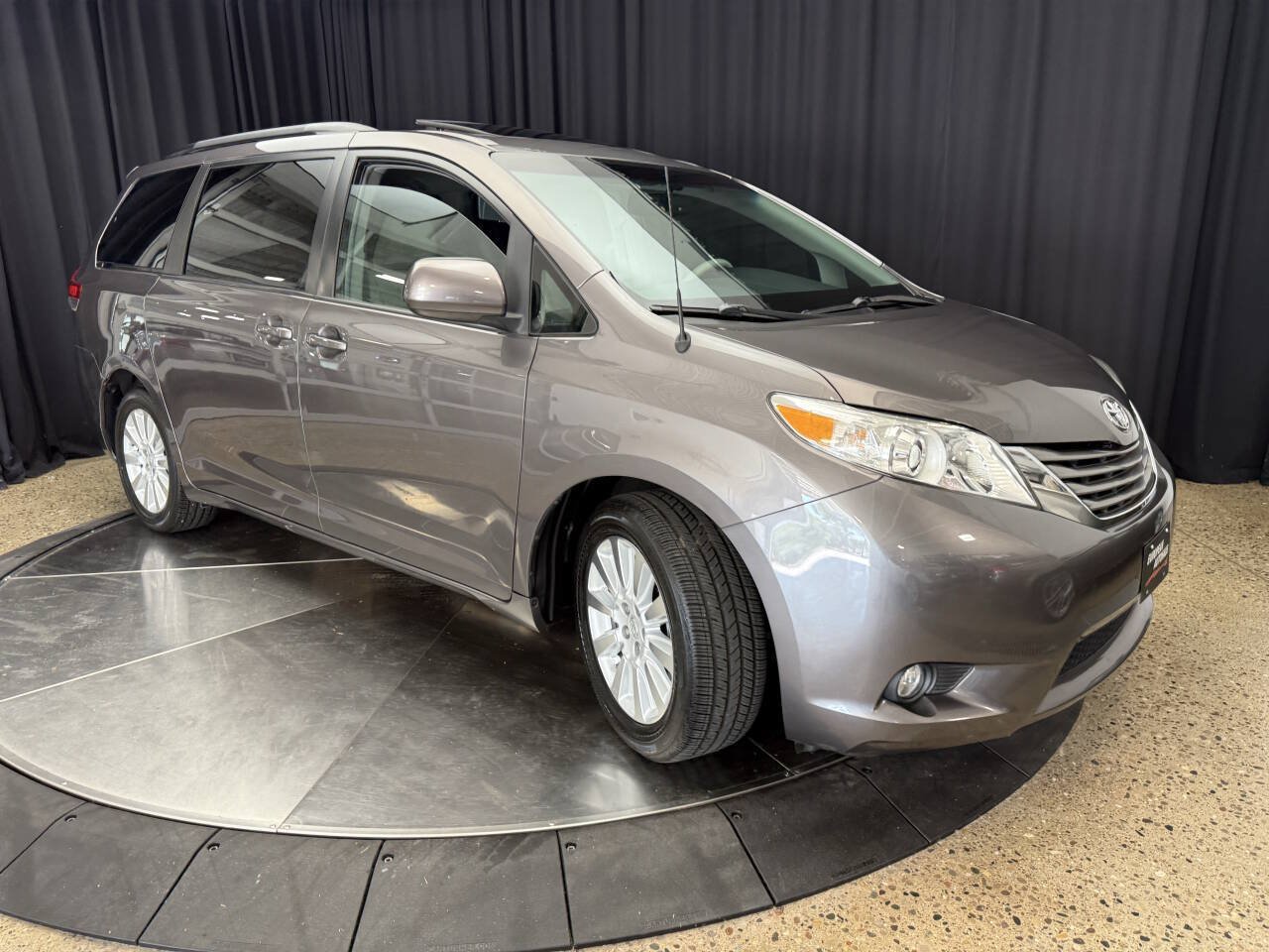 Used 2014 Toyota Sienna XLE AWD/4WD image 7