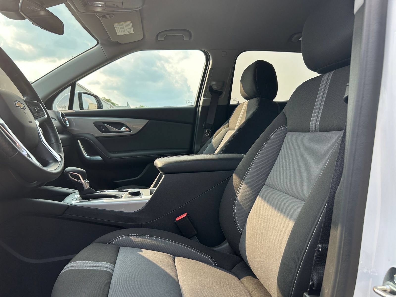 Used 2025 Chevrolet Blazer LT FWD image 21