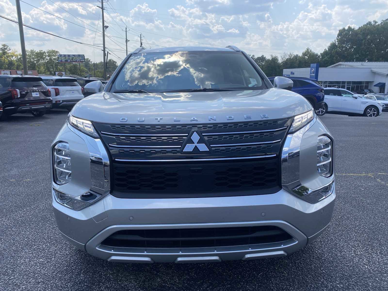 Used 2024 Mitsubishi Outlander SEL image 3