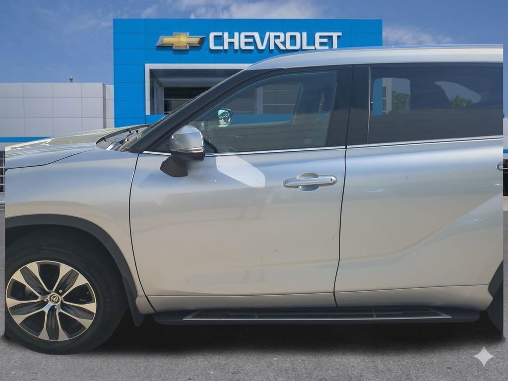 Used 2020 Toyota Highlander XLE image 13