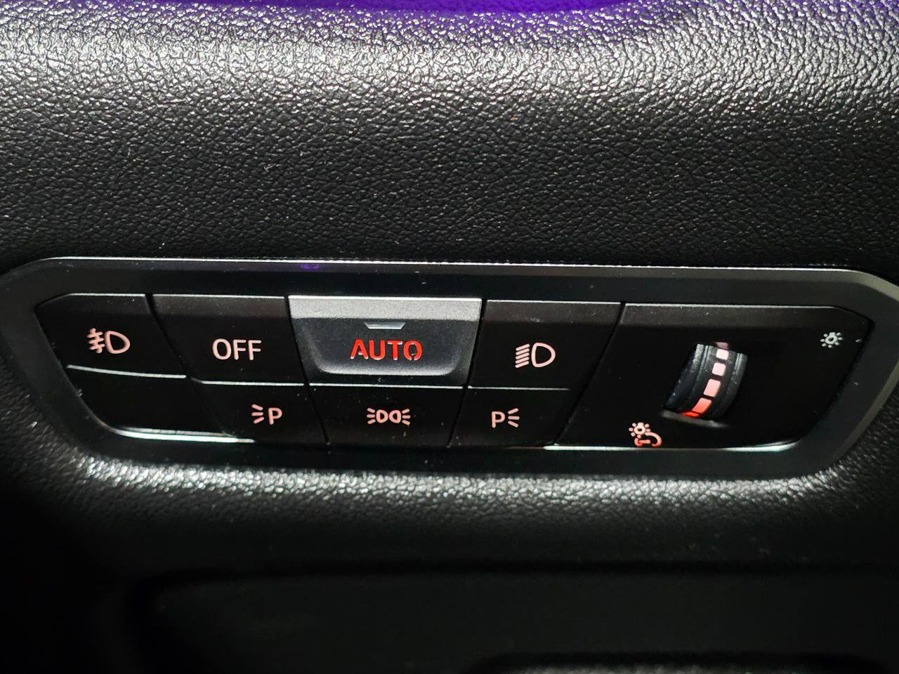 Used 2019 BMW X5 xDrive50i w/ M Sport Package image 55