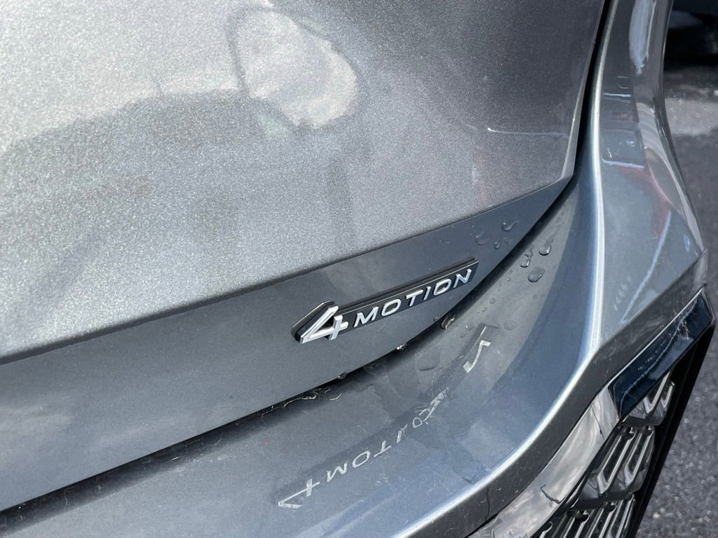 Certified 2025 Volkswagen Tiguan SE R-Line image 29