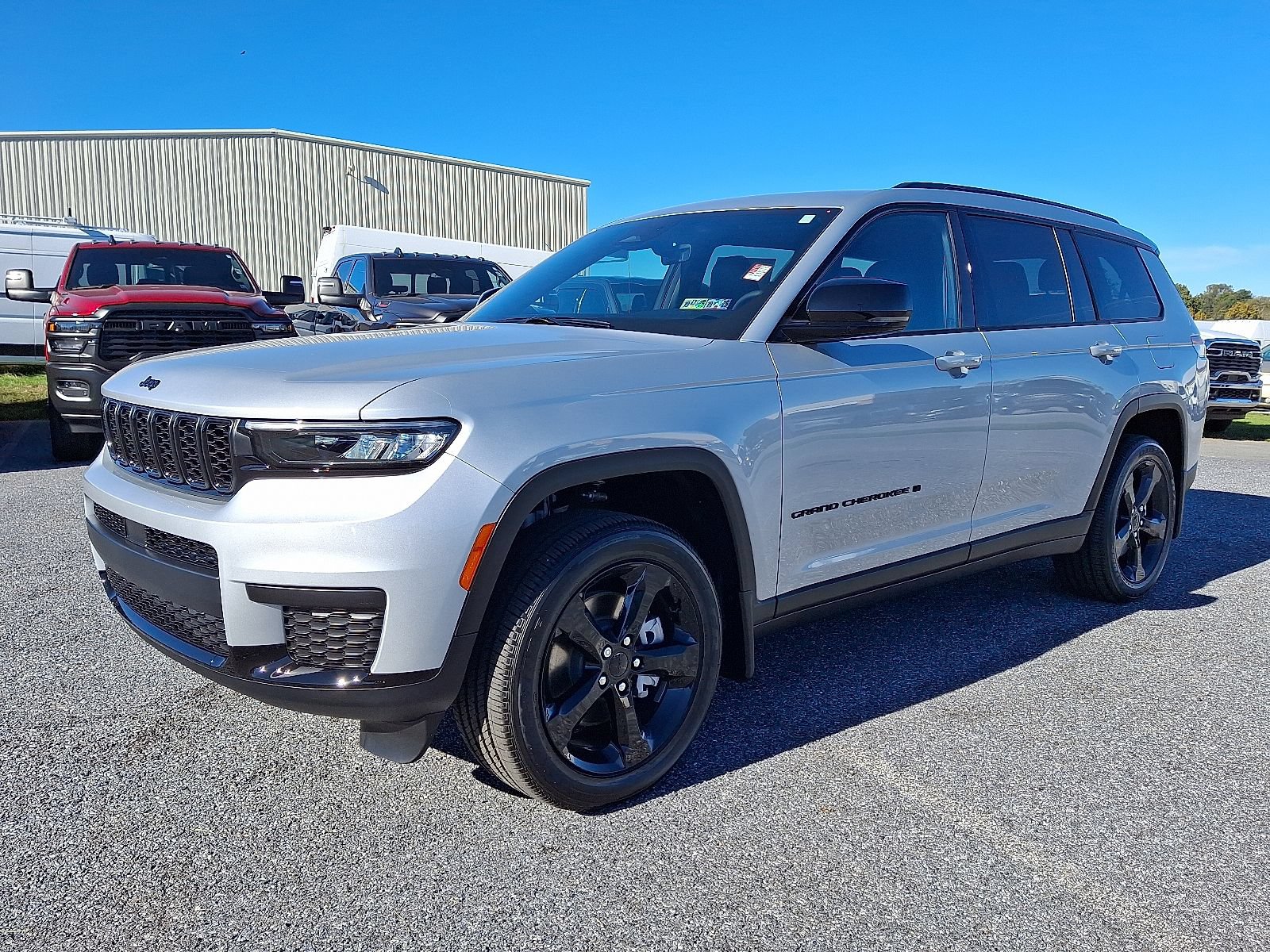 New 2025 Jeep Grand Cherokee L Altitude AWD/4WD image 2