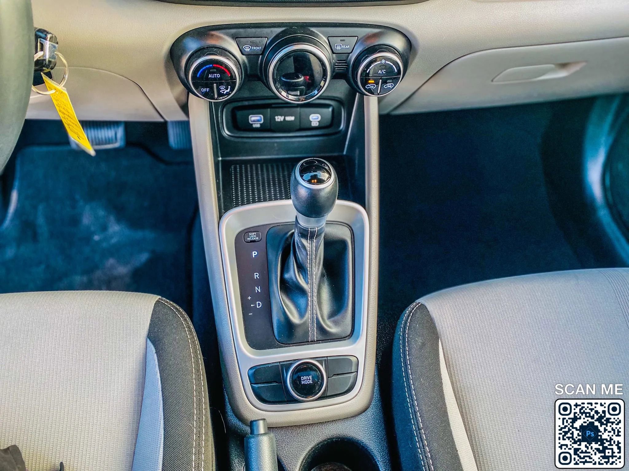 Used 2023 Hyundai Venue SEL image 24