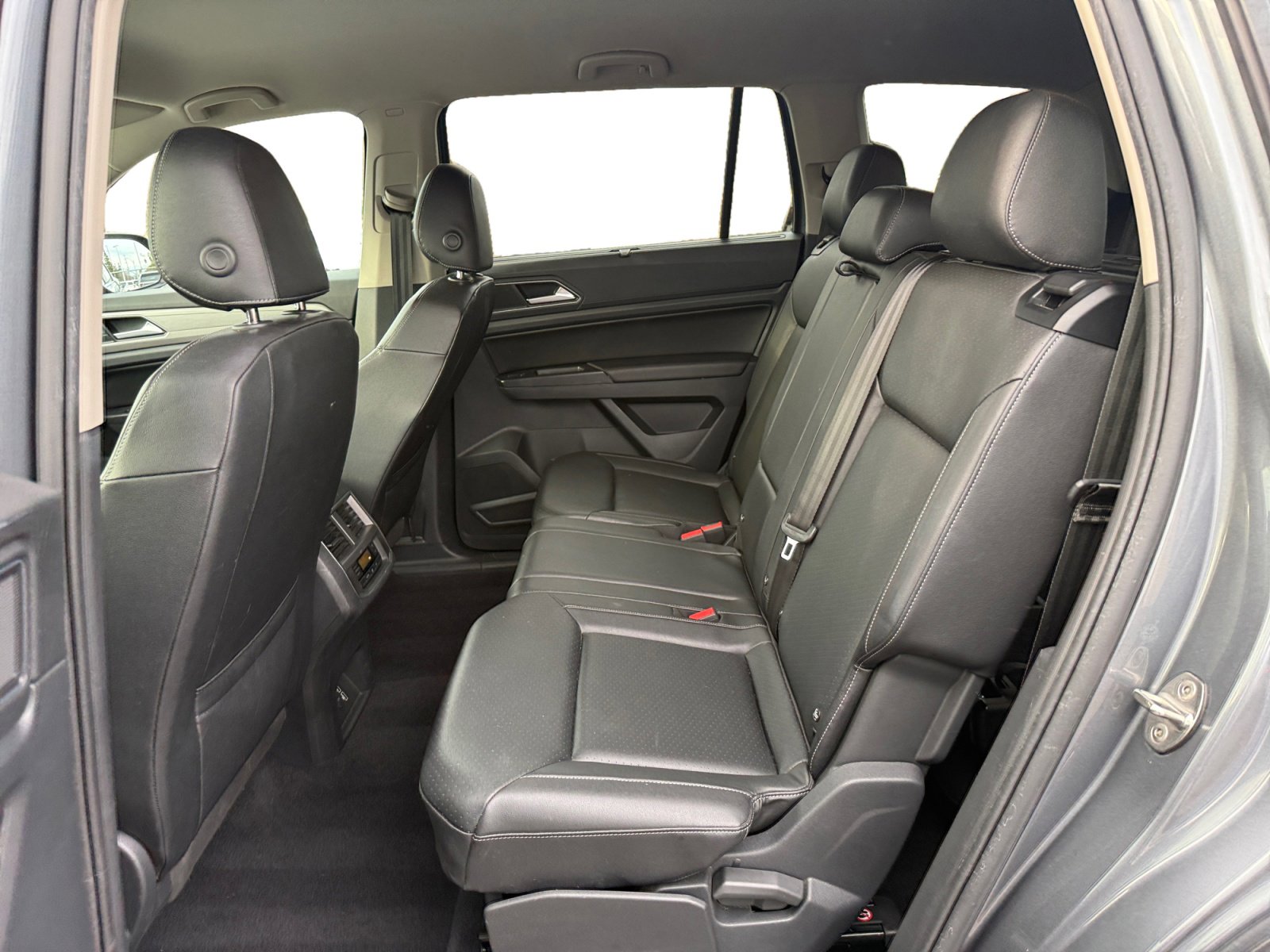 Used 2019 Volkswagen Atlas SE w/ Towing Package image 16