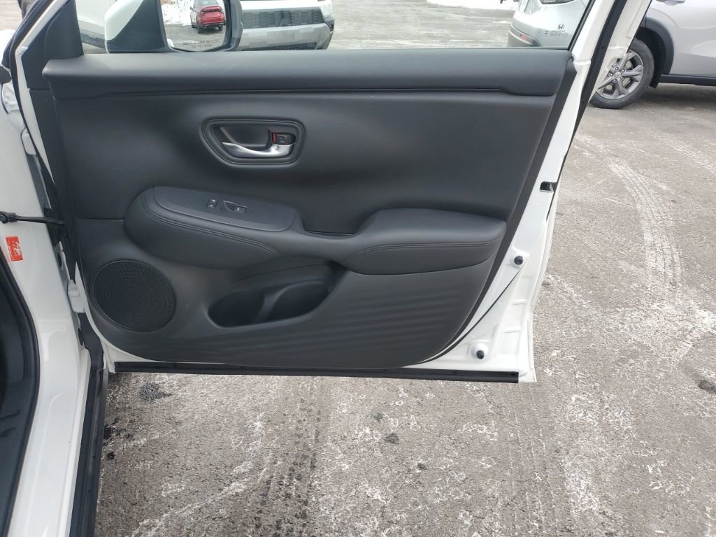 Certified 2025 Honda HR-V LX image 31