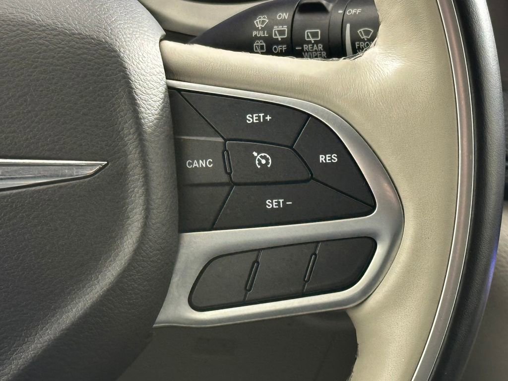 Used 2019 Chrysler Pacifica Limited w/ Tire & Wheel Group image 32