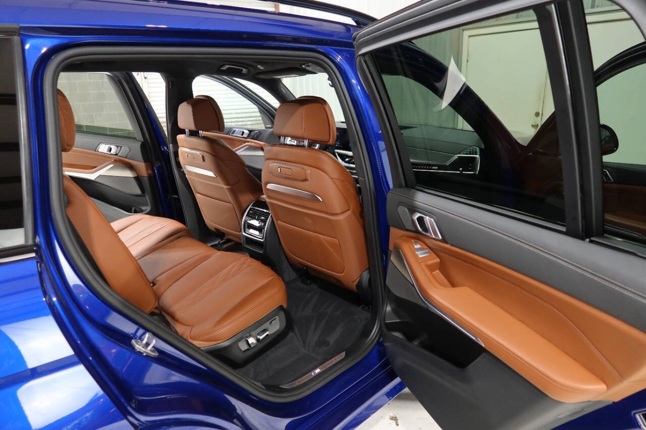 Used 2025 BMW X7 M60i AWD/4WD image 14