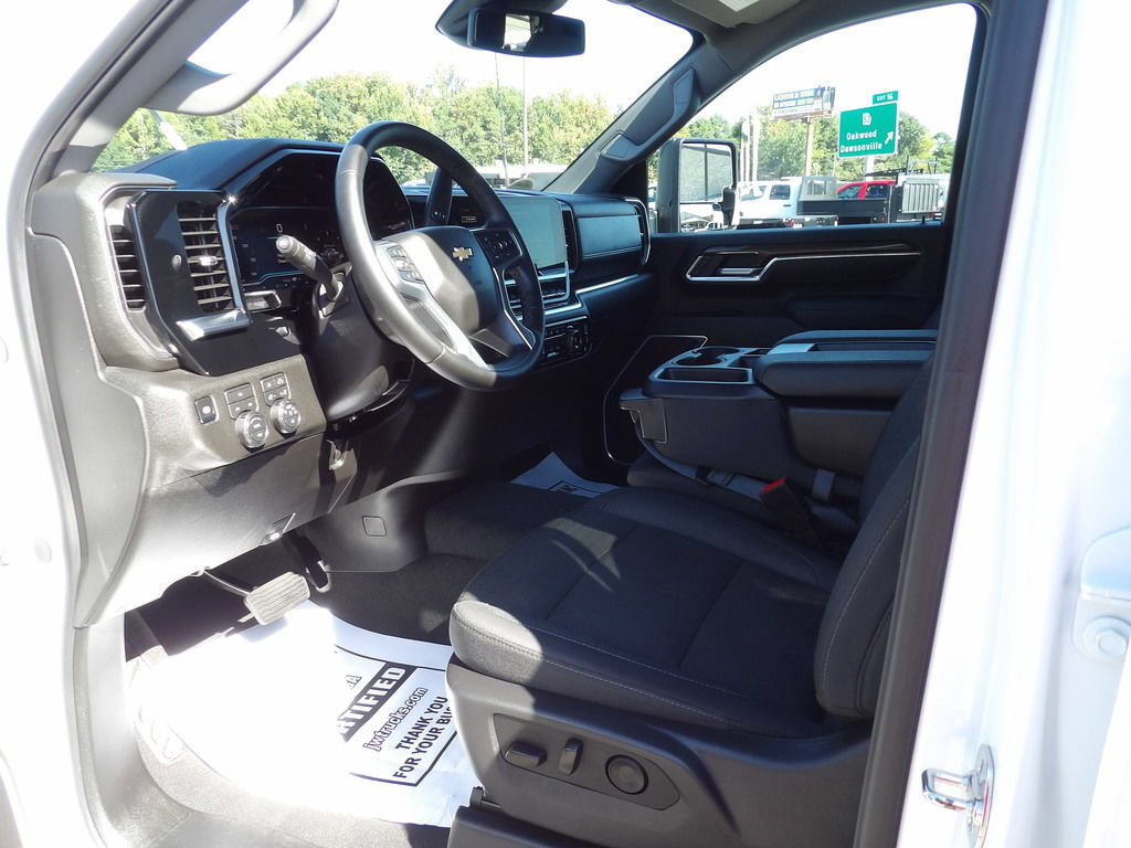 Used 2025 Chevrolet Silverado 3500 LT w/ Safety Package AWD/4WD image 16