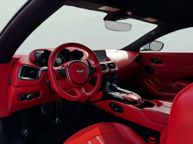 Used 2023 Aston Martin V8 Vantage Coupe image 20