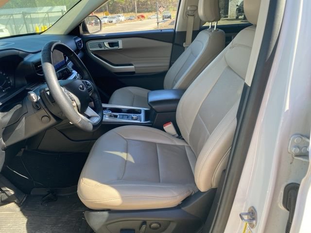 Used 2021 Ford Explorer Limited w/ Equipment Group 301A AWD/4WD image 26