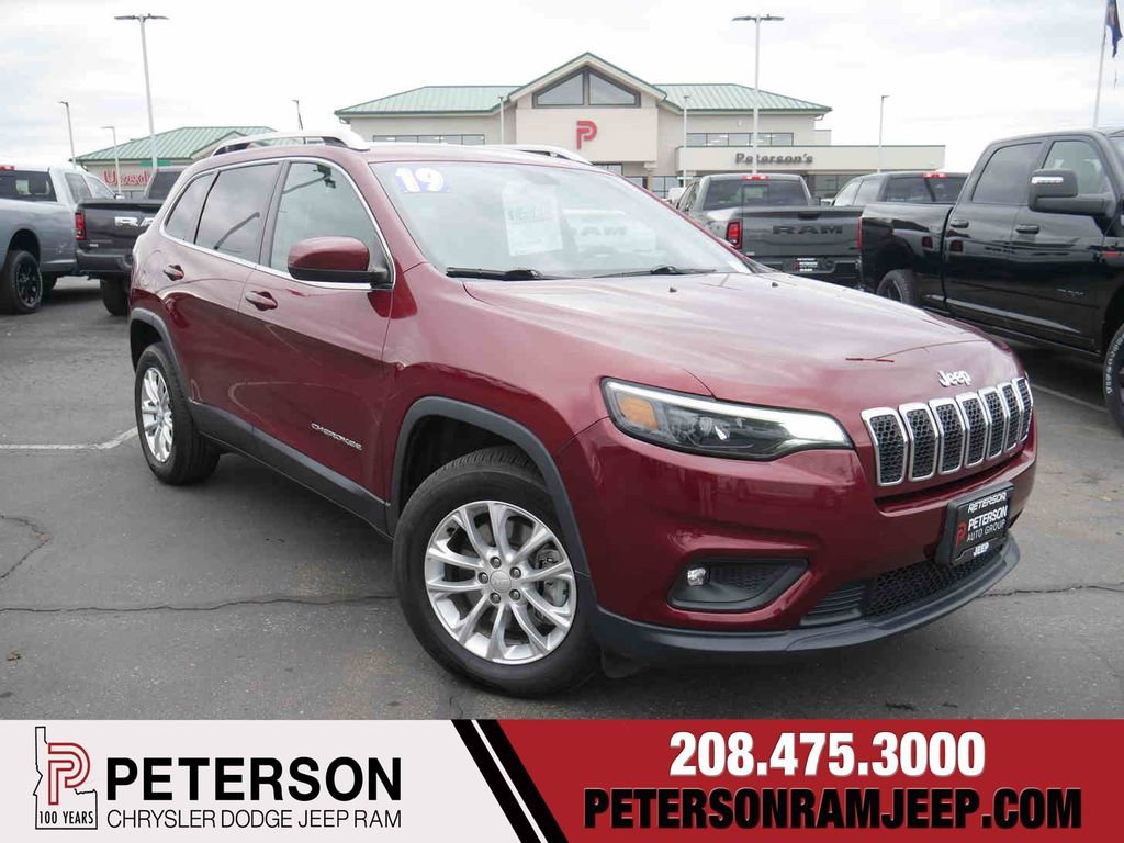 Used 2019 Jeep Cherokee Latitude w/ Popular Appearance Group image 1