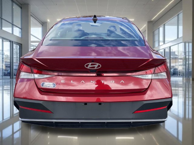 Certified 2024 Hyundai Elantra SE FWD image 4