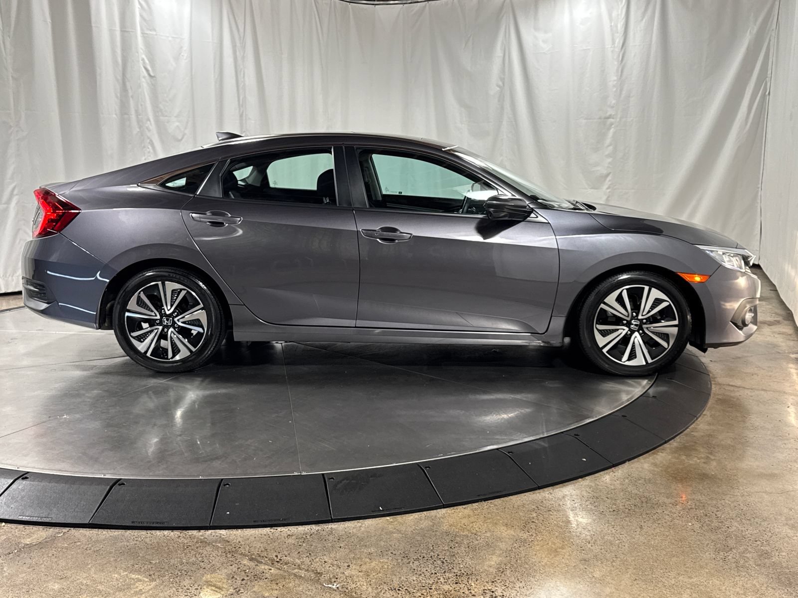 Used 2017 Honda Civic EX-T image 9