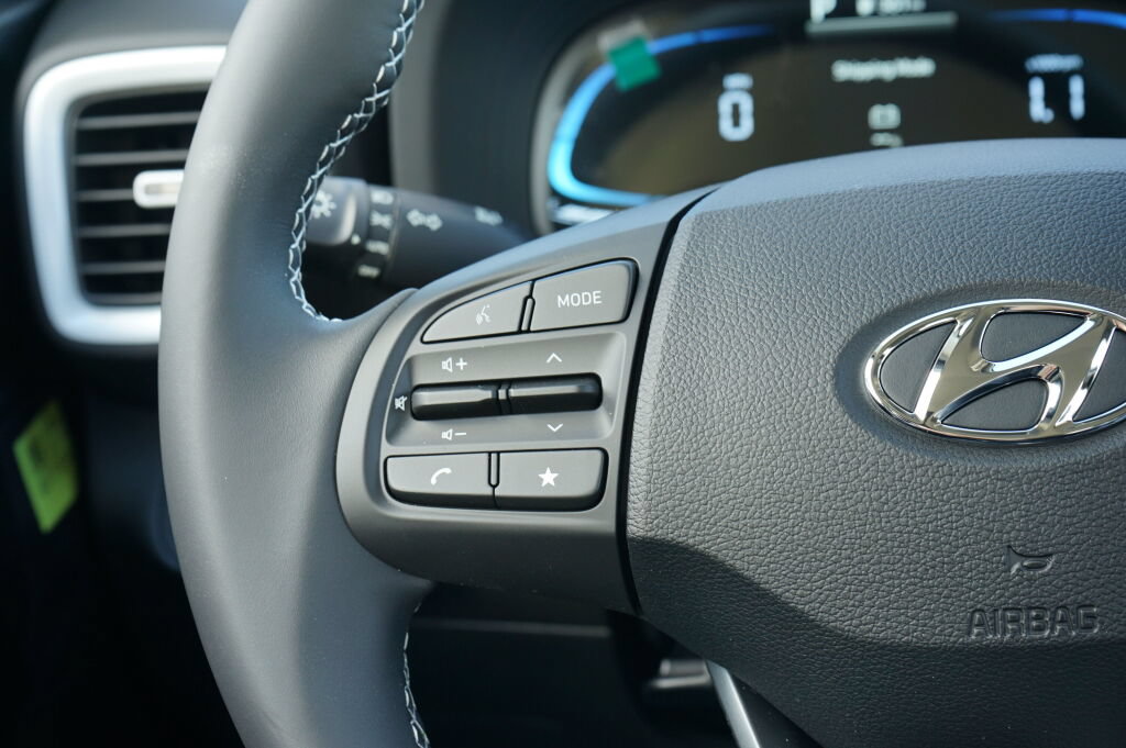 New 2025 Hyundai Venue Limited FWD image 20