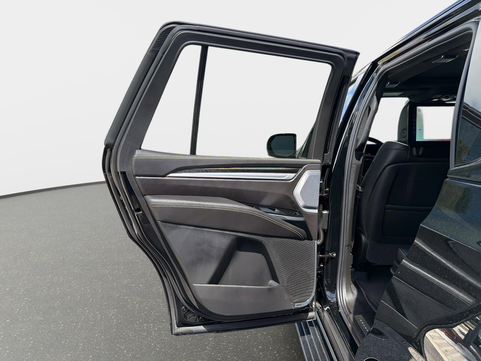 Used 2026 Cadillac Escalade V w/ LPO, ONYX Package AWD/4WD image 30