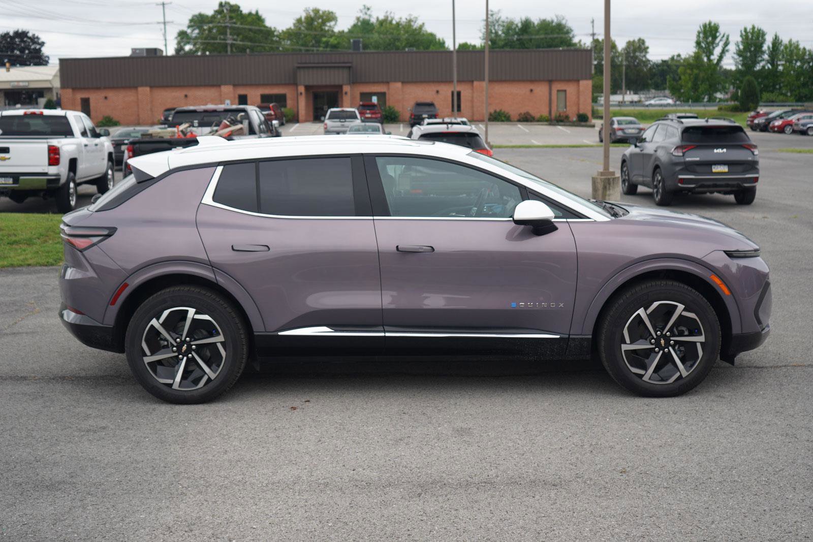 New 2025 Chevrolet Equinox EV LT image 2