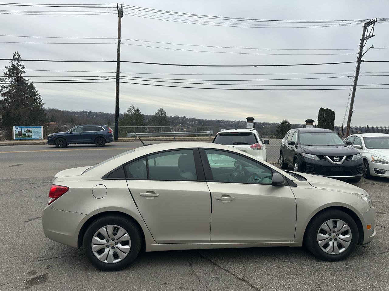 Used 2013 Chevrolet Cruze LS image 5