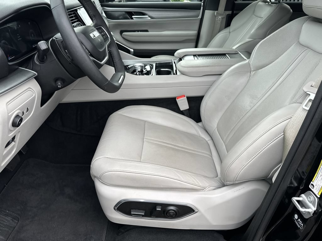 Certified 2025 Jeep Wagoneer 4WD image 14