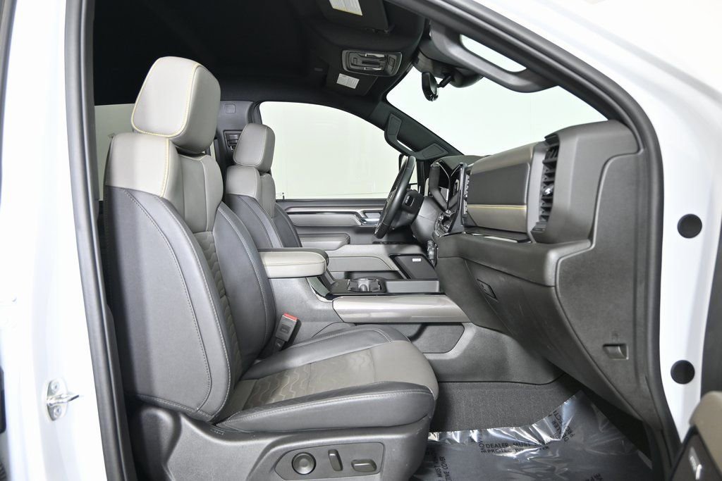 Used 2024 Chevrolet Silverado 2500 ZR2 w/ Technology Package image 14